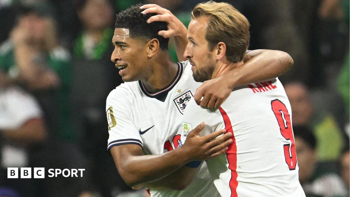 Harry Kane and Jude Bellingham celebrating with arms outstretched at Azteca Stadium