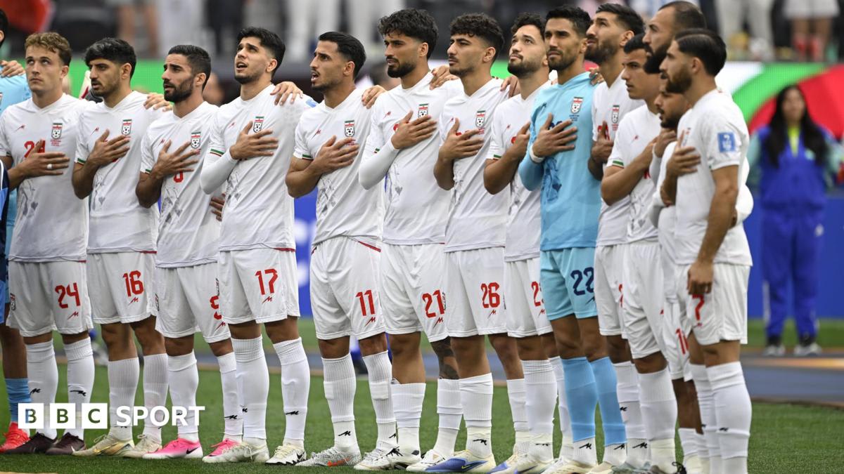Handwritten note in Farsi and English from Iran's national football team calling for peace among nations