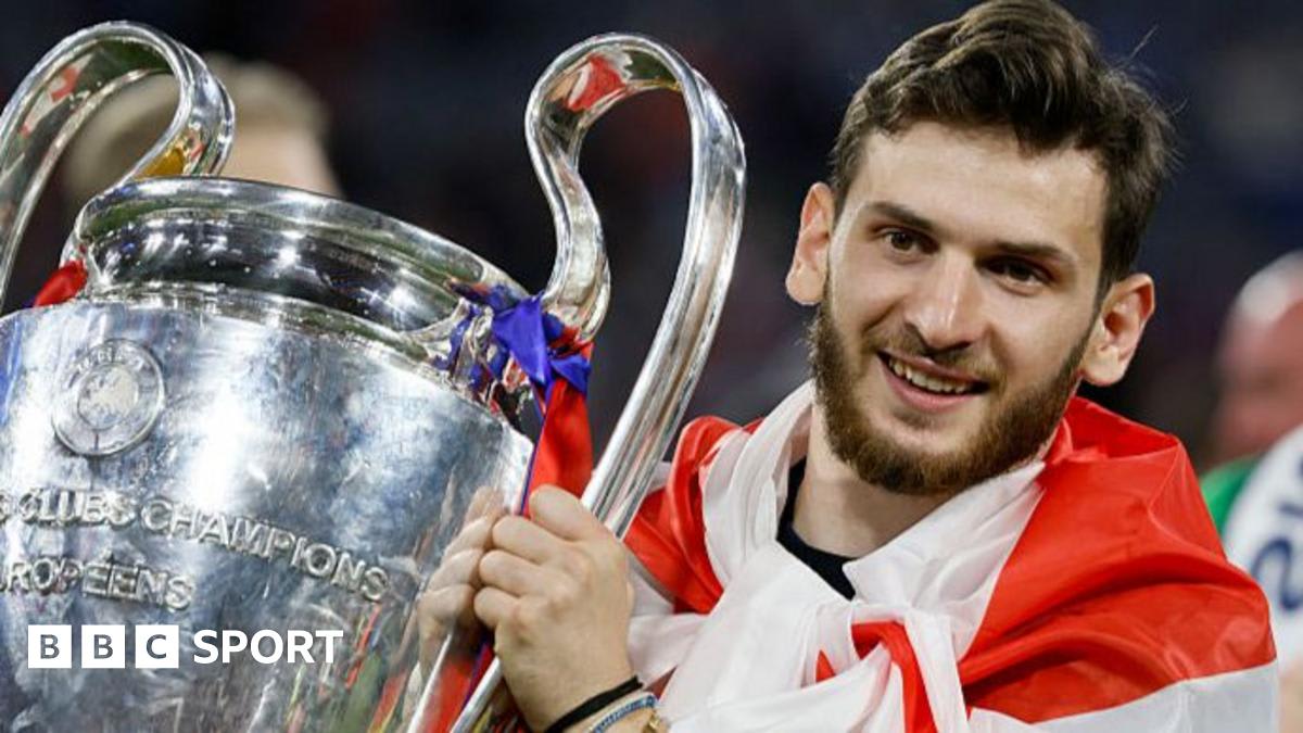 Georgian Star Kvaratskhelia Rose From Soviet Apartment to PSG