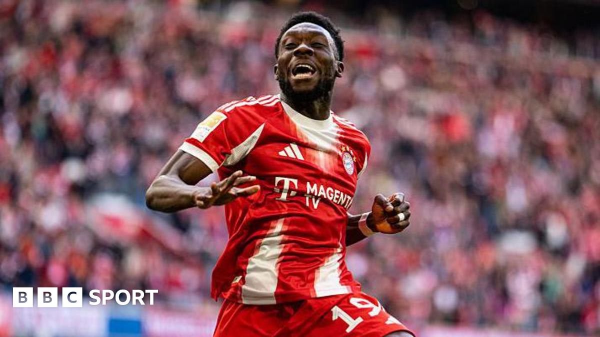 Alphonso Davies wearing Bayern Munich jersey during match action this season
