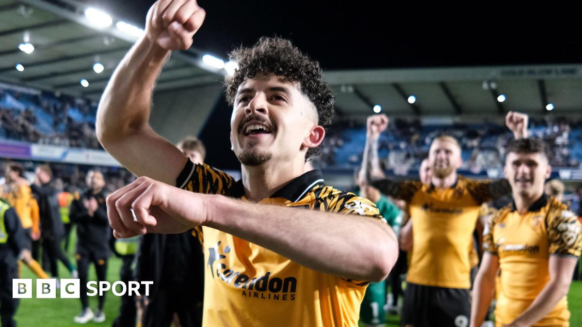 Mohamed Belloumi celebrating in Hull City's orange and black striped jersey during playoff match