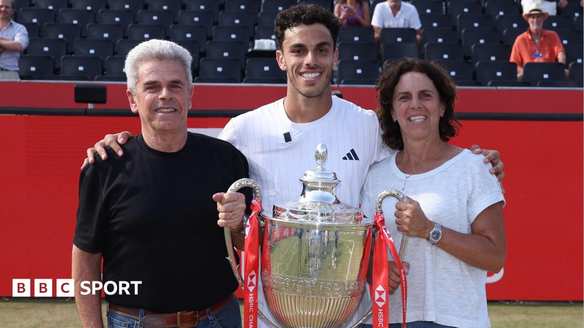 Argentine Wins Queen's Tennis After Dad Conquers Flying Fear