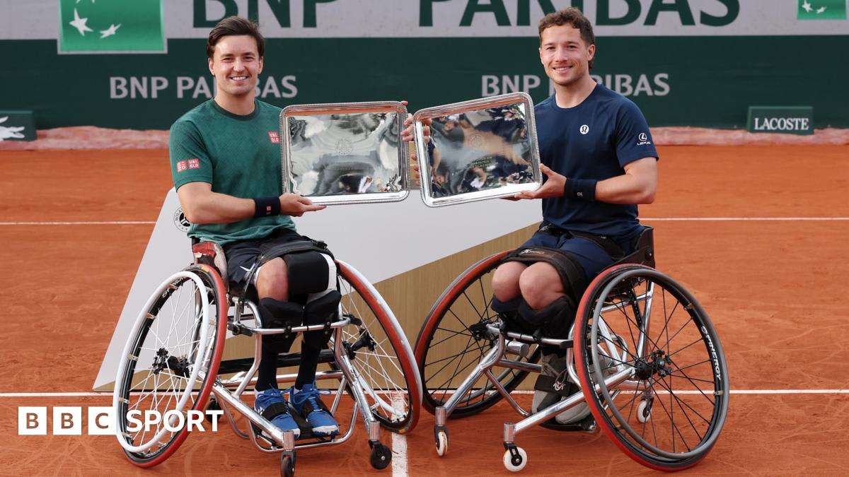 Alfie Hewett and Gordon Reid holding trophy together after French Open wheelchair doubles victory