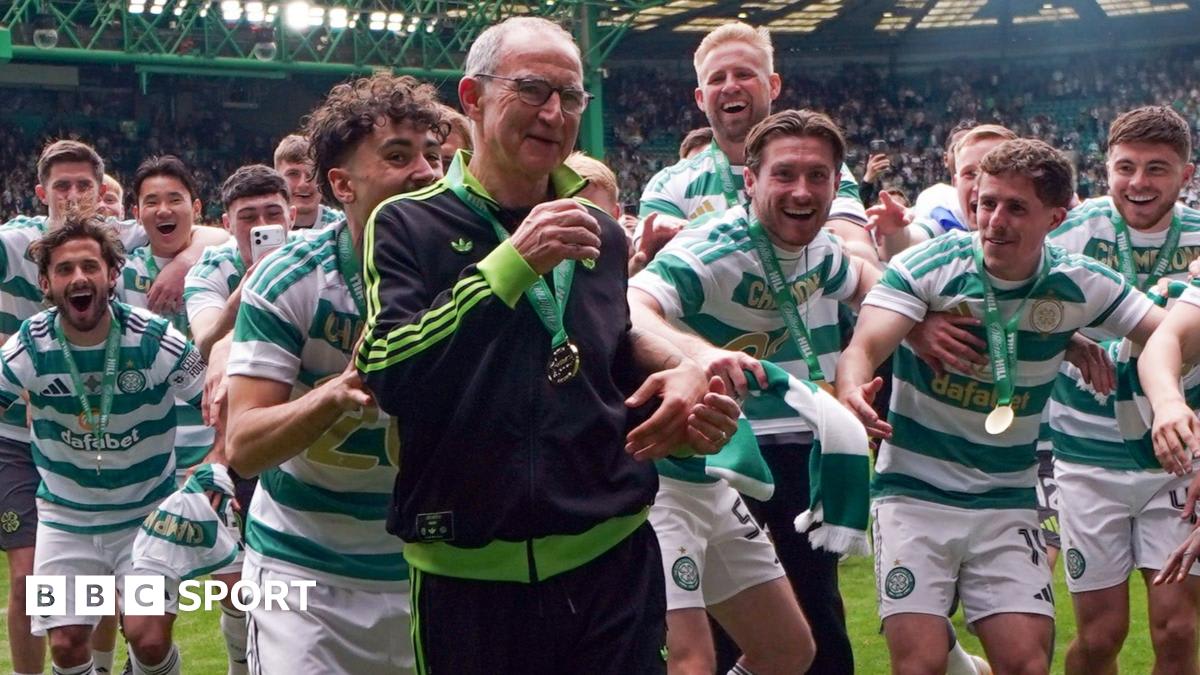 Martin O'Neill celebrating with Celtic players after winning Scottish Premiership title at age 74