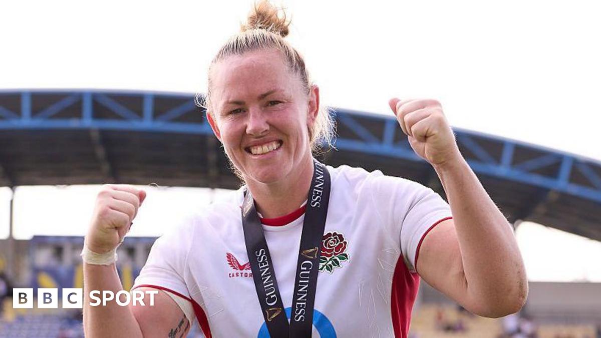 Marlie Packer in red England rugby jersey celebrating with arms raised after scoring try
