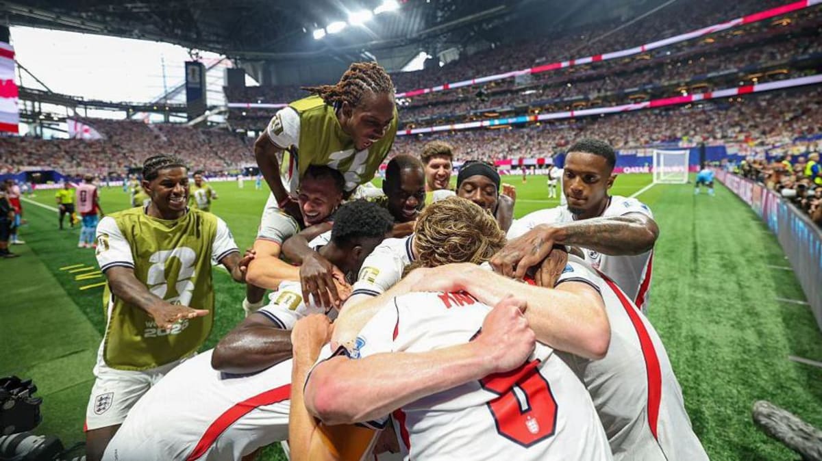 Kane's 72-Goal Season Rewrites Record Books at 32 - Image 3