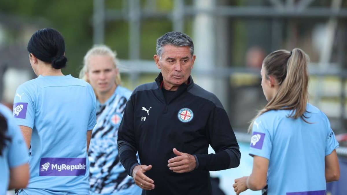Brighton Manager Honors Late Father in FA Cup Final - Image 3