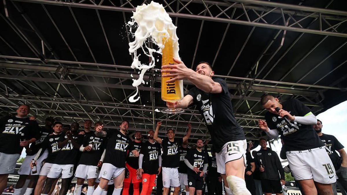 Town of 13,000 Sends Soccer Team to Germany's Top League - Image 4