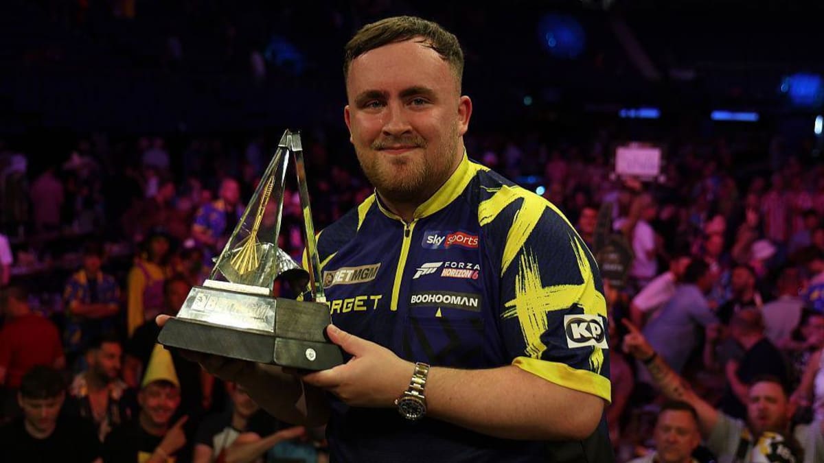 Teen Darts Champ Wins Epic Final After Nearly Quitting - Image 2