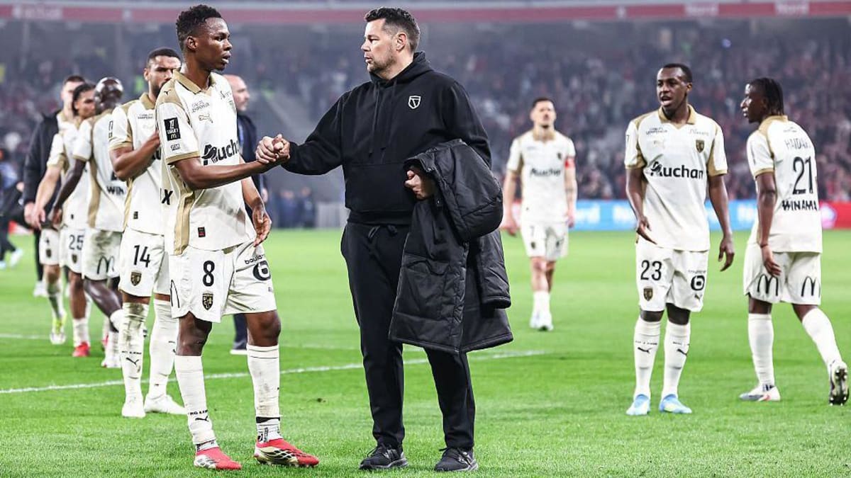 Small-Town French Soccer Club Defies Giants to Chase Title - Image 3