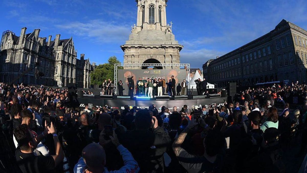 Katie Taylor's Emotional Final Weigh-In at Trinity College - Image 3