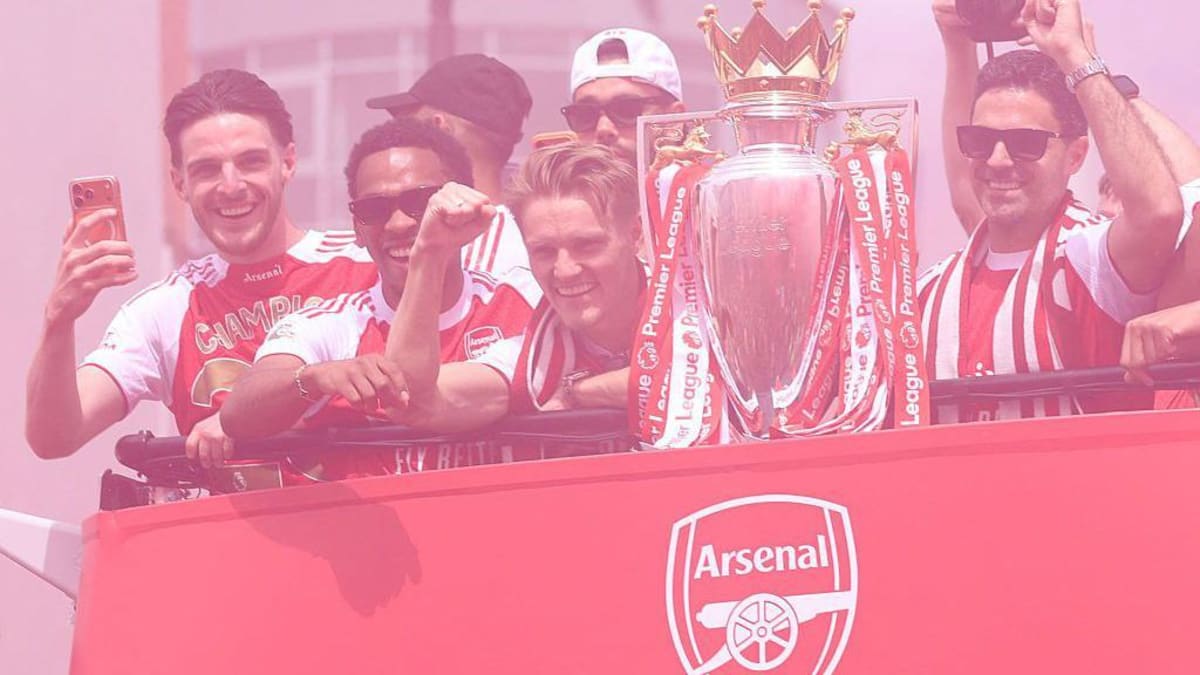 Arsenal Fans Celebrate First Title in 22 Years - Image 2