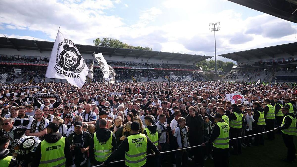 Town of 13,000 Sends Soccer Team to Germany's Top League - Image 5