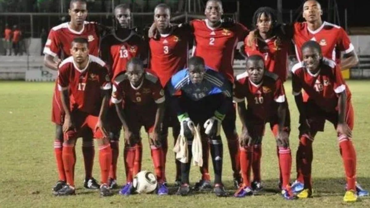 Footballer's 39-Club Journey Leads Him Home to Coach - Image 3
