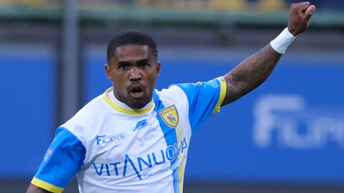 Brazil Legend Douglas Costa Fights for Italian Fourth Tier Club - Image 2