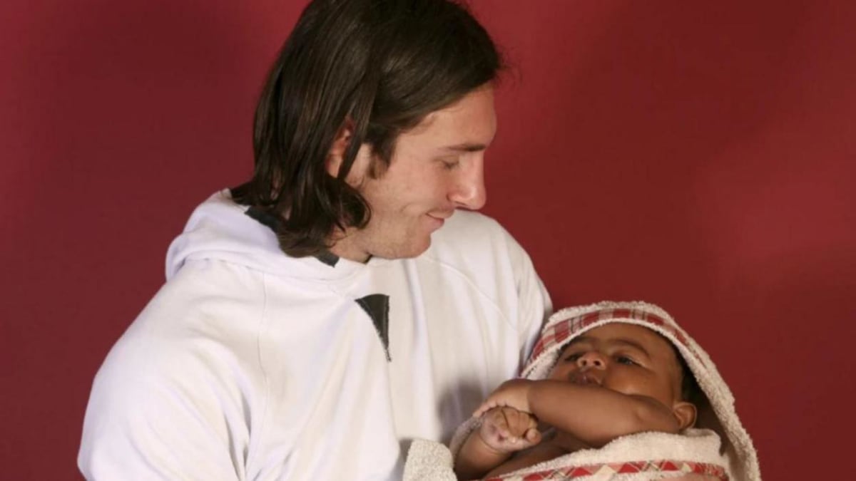 Messi Bathed Baby Lamine Yamal in 2007 Charity Shoot - Image 4