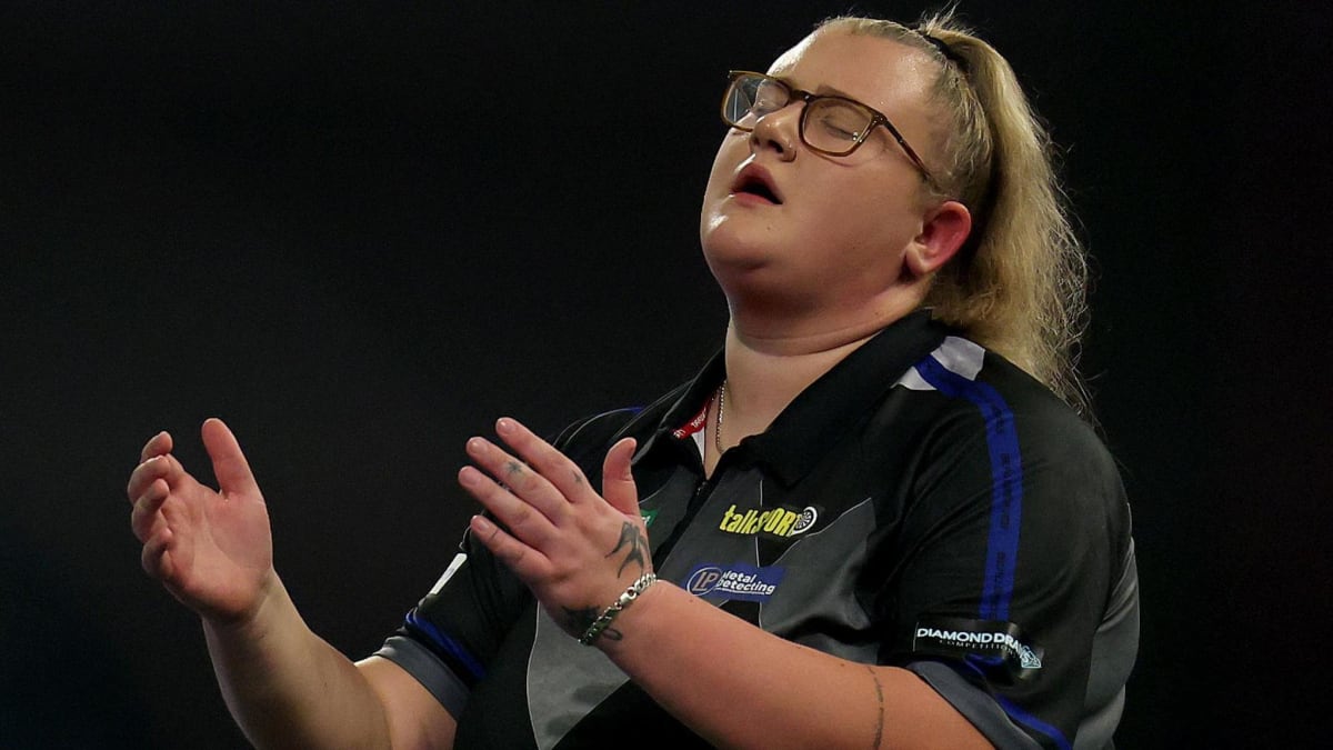 Beau Greaves Wins 114 Matches Straight in Women's Darts - Image 2
