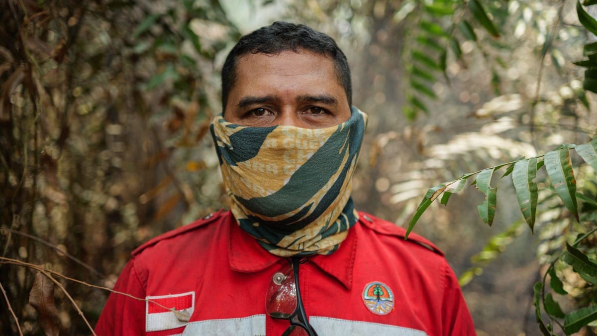 Borneo Volunteers Battle 'Carbon Bomb' Fires for a Month - Image 2