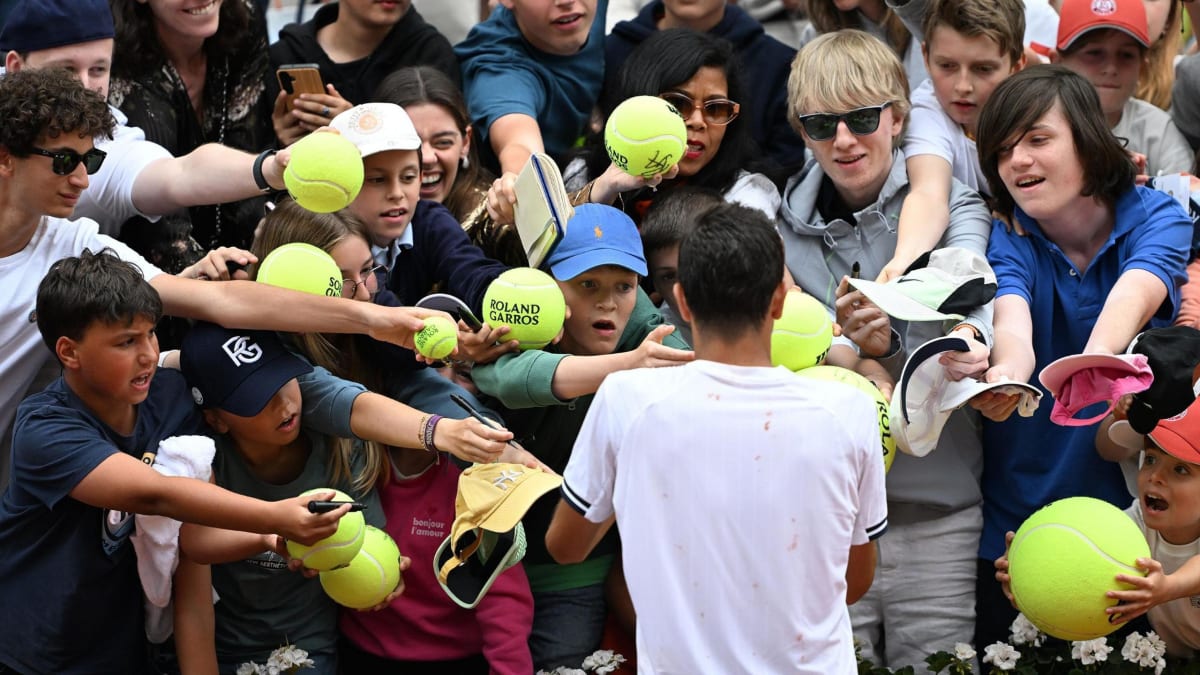 Spanish Teen Reaches French Open Quarters on Main Debut - Image 4