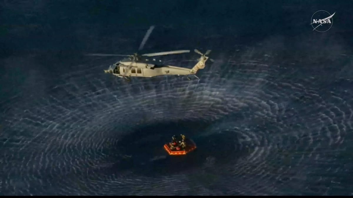 Artemis II Crew Returns After Record-Breaking Moon Mission - Image 3