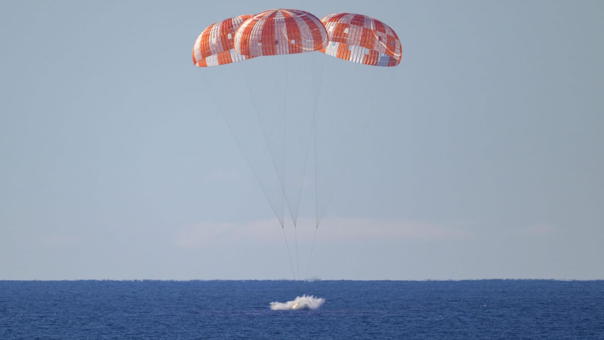 Artemis II Crew Returns After Record-Breaking Moon Mission - Image 2