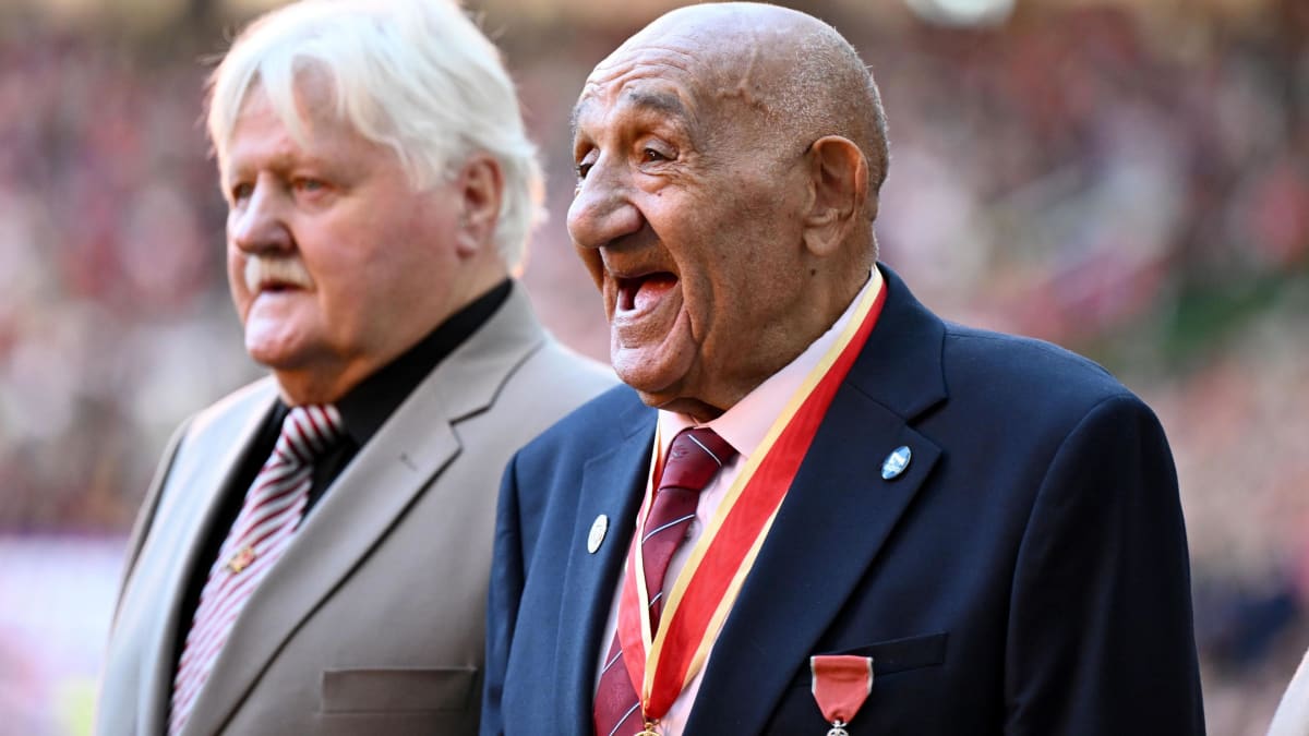 Rugby Legend Sir Billy Boston Knighted at 91 - Image 3