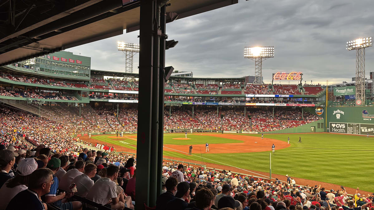 10,000 Scots Turn Baseball's Fenway Park Into Dance Party - Image 3