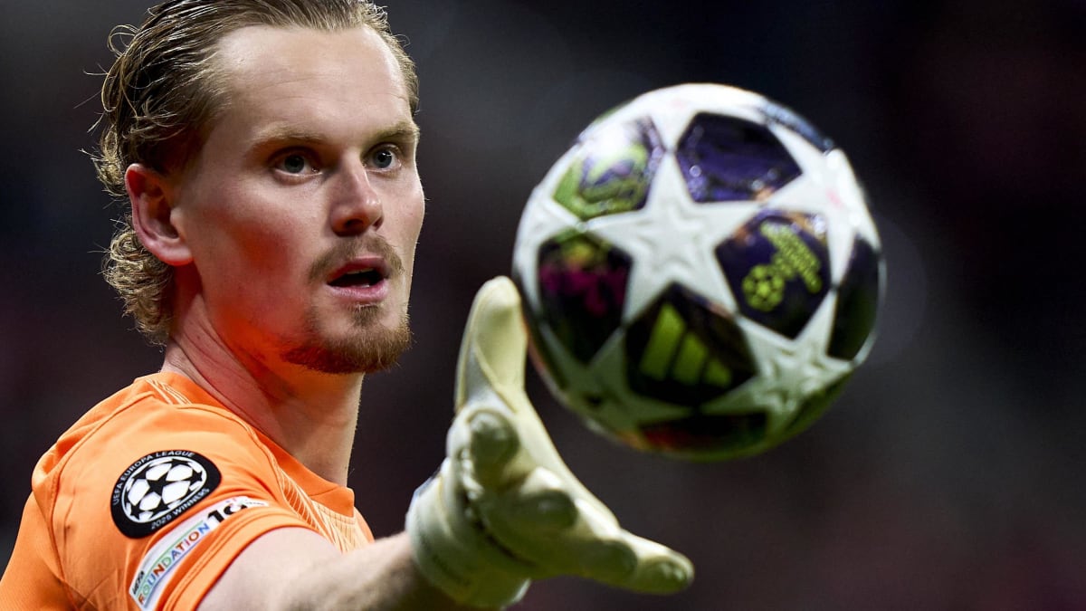 Spurs Keeper Kinsky Gets Support After Tough Night - Image 2