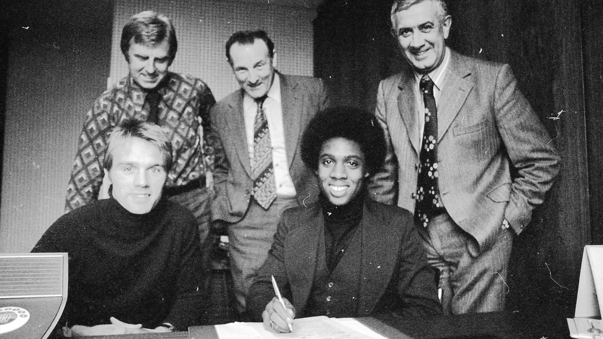Footballer Breaks 46-Year Silence on Racism, Finds Peace - Image 2