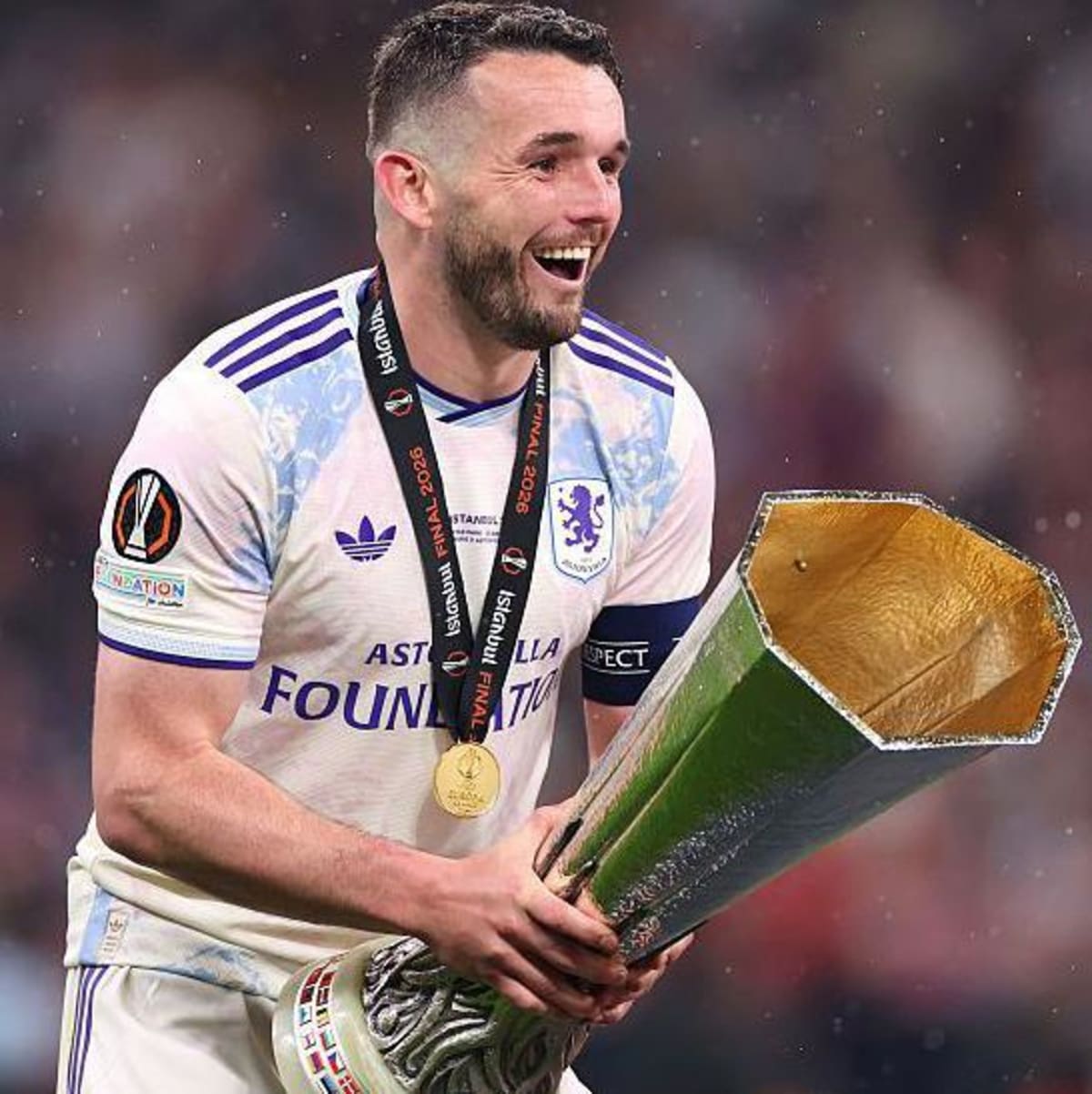 Scottish Midfielder McGinn Lifts Three Trophies in a Decade - Image 4
