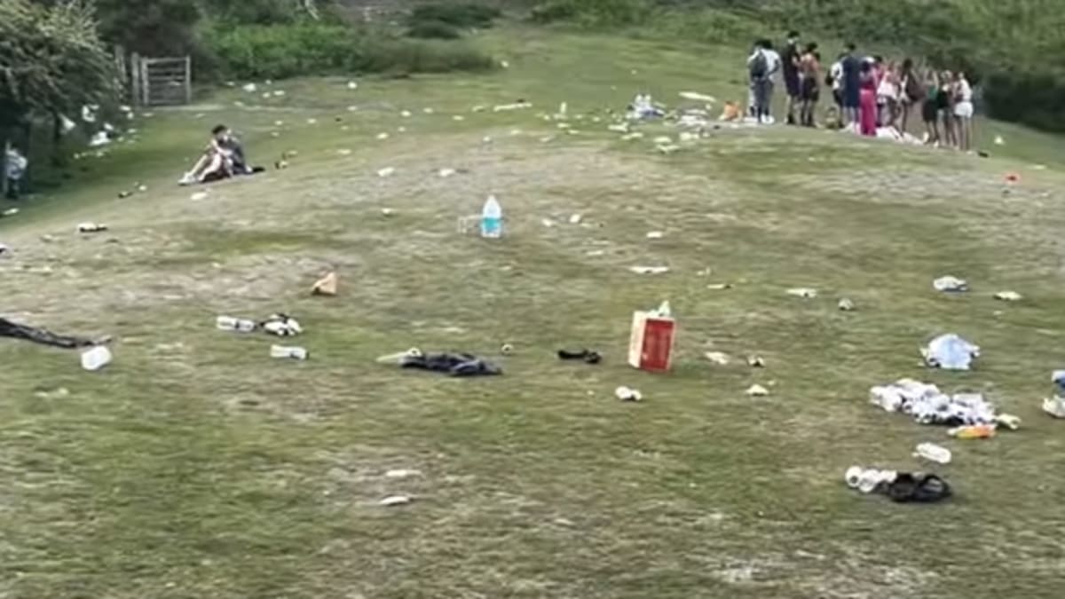 Hot Summer Helps Volunteers Clear Lake of Years of Litter - Image 5