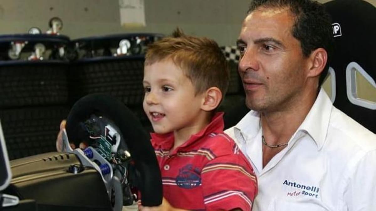 Teen F1 Driver Started Racing at 320 km/h on Dad's Lap - Image 2