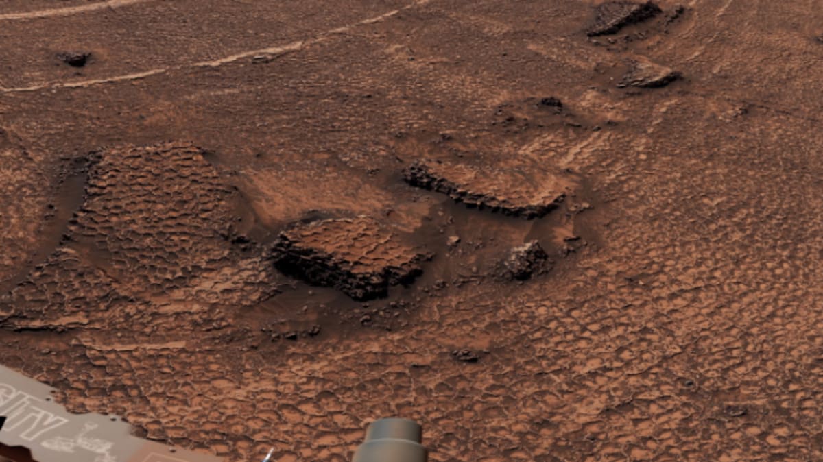 NASA Rover Spots Giant Honeycomb Patterns Across Mars Valley - Image 2