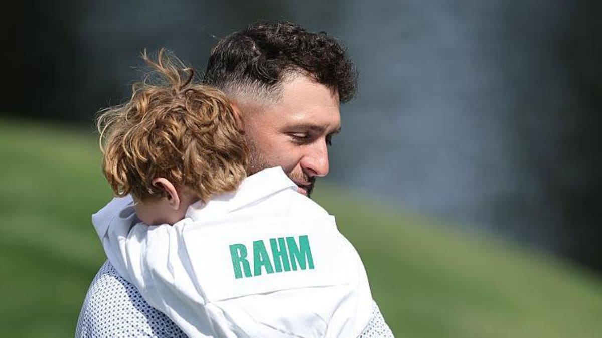 9-Year-Old Frankie Steals Show at Masters Par 3 Contest - Image 5