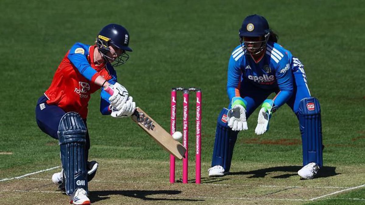 Freya Kemp's Stunning Return Levels England-India Series - Image 2