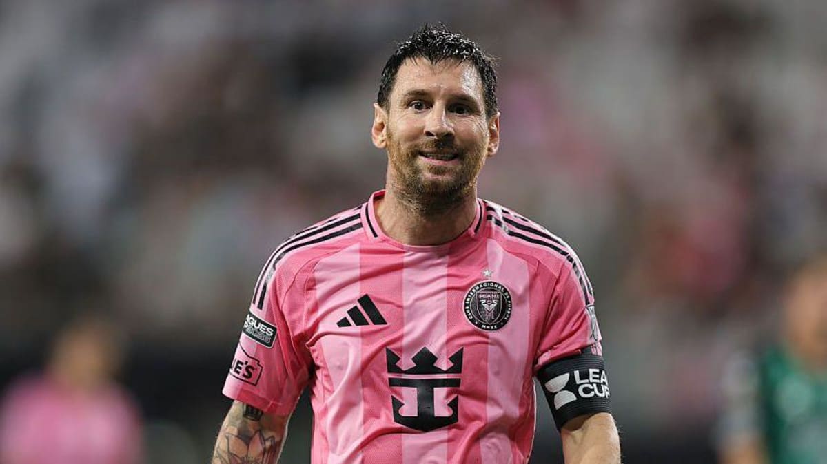 Messi Returns to Field Days After Father's Funeral - Image 2