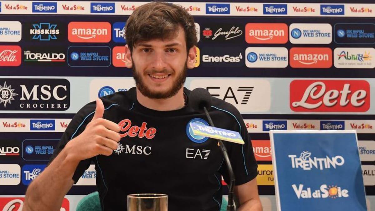 Georgian Star Kvaratskhelia Rose From Soviet Apartment to PSG - Image 4