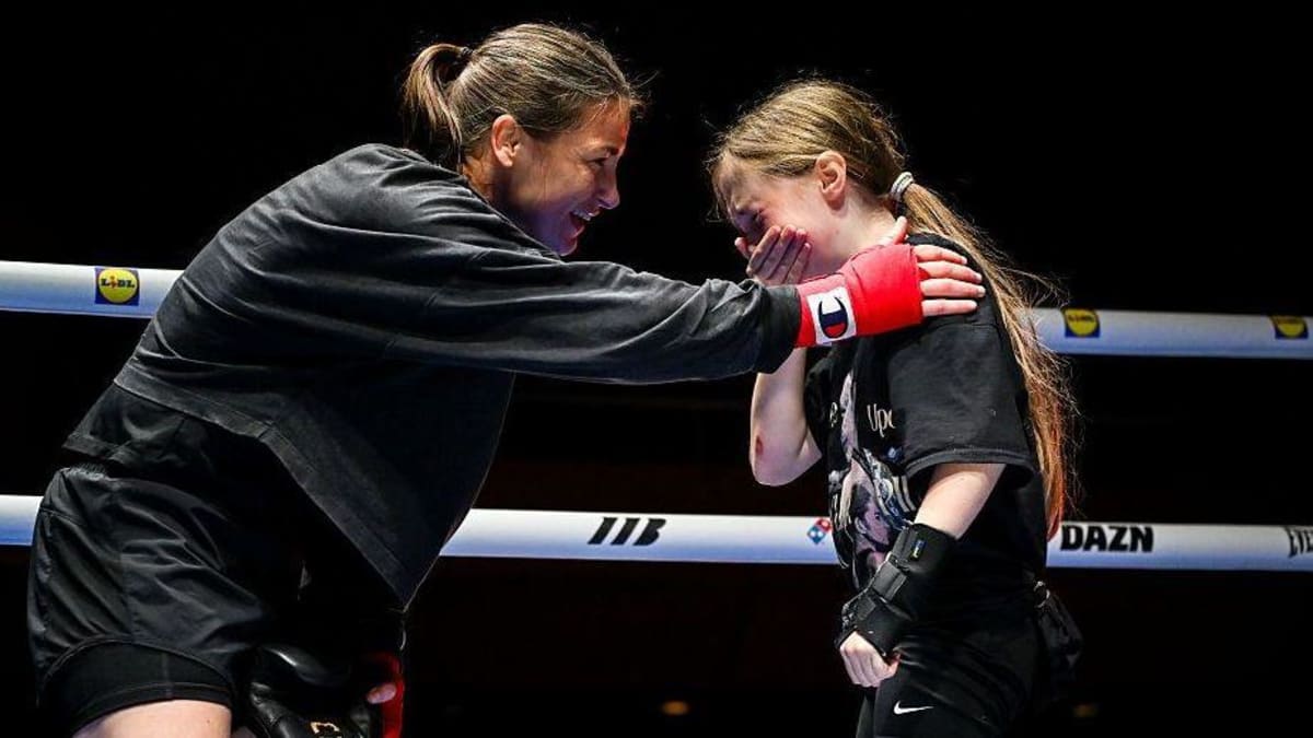Katie Taylor's Emotional Final Weigh-In at Trinity College - Image 5