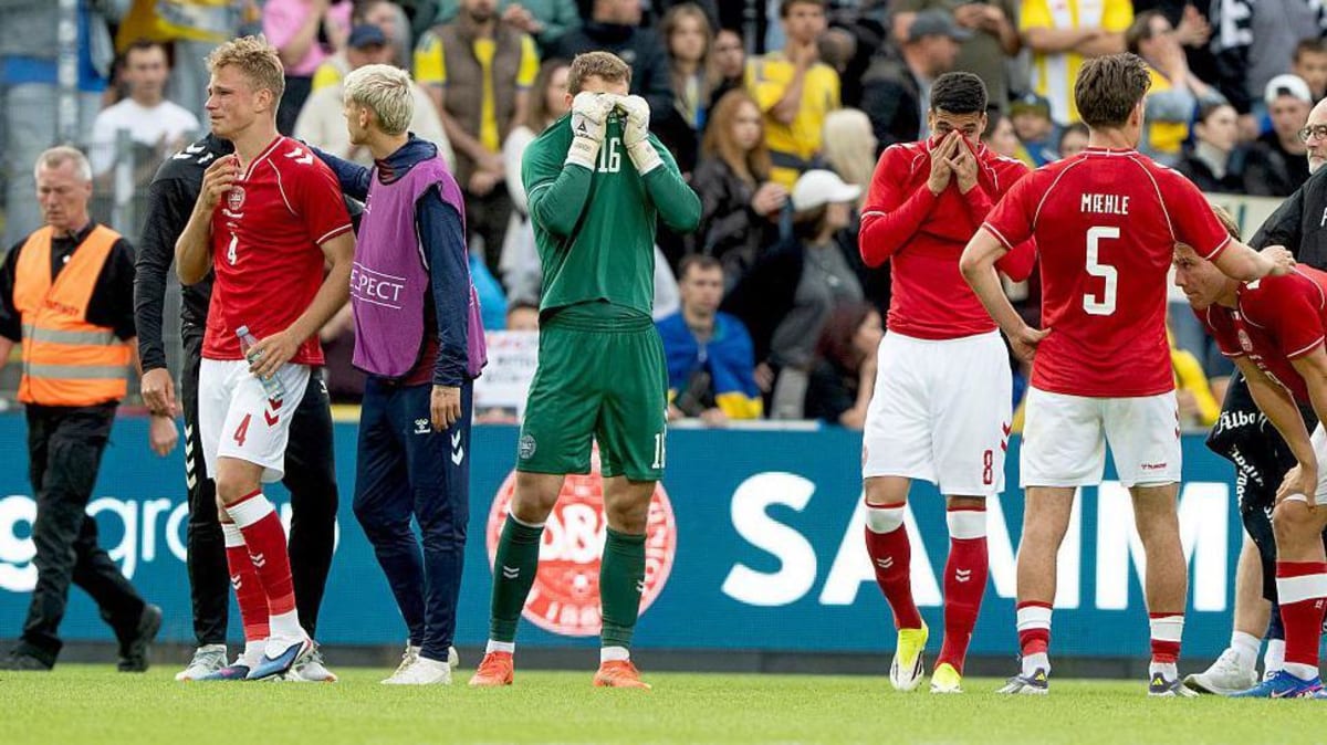 Eriksen Walks Off Pitch After Collapse, Sends Fans Message - Image 4
