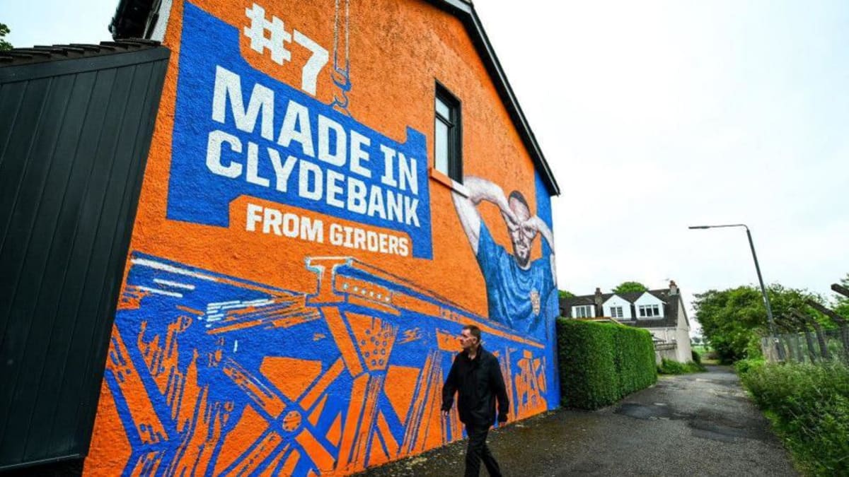 Scottish Midfielder McGinn Lifts Three Trophies in a Decade - Image 2