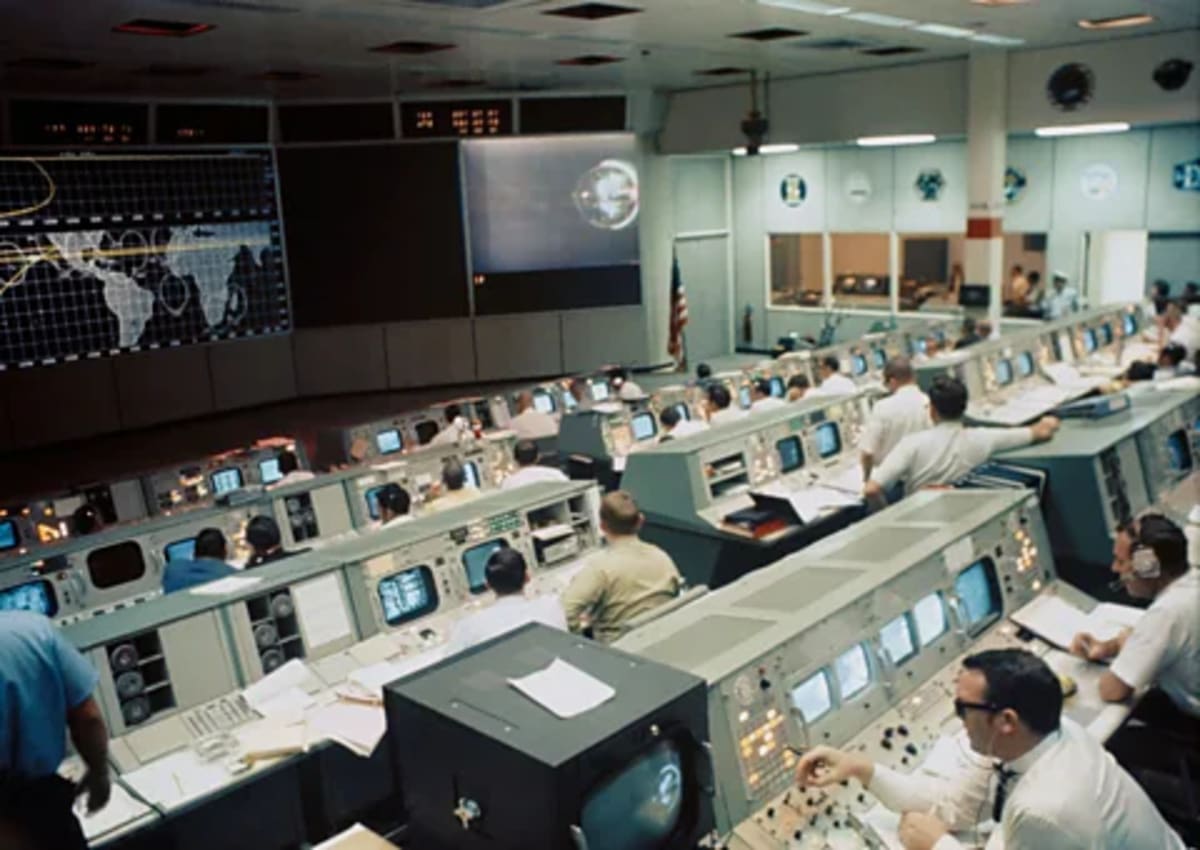 NASA Mission Control: From Smoke-Filled Rooms to the Moon - Image 5