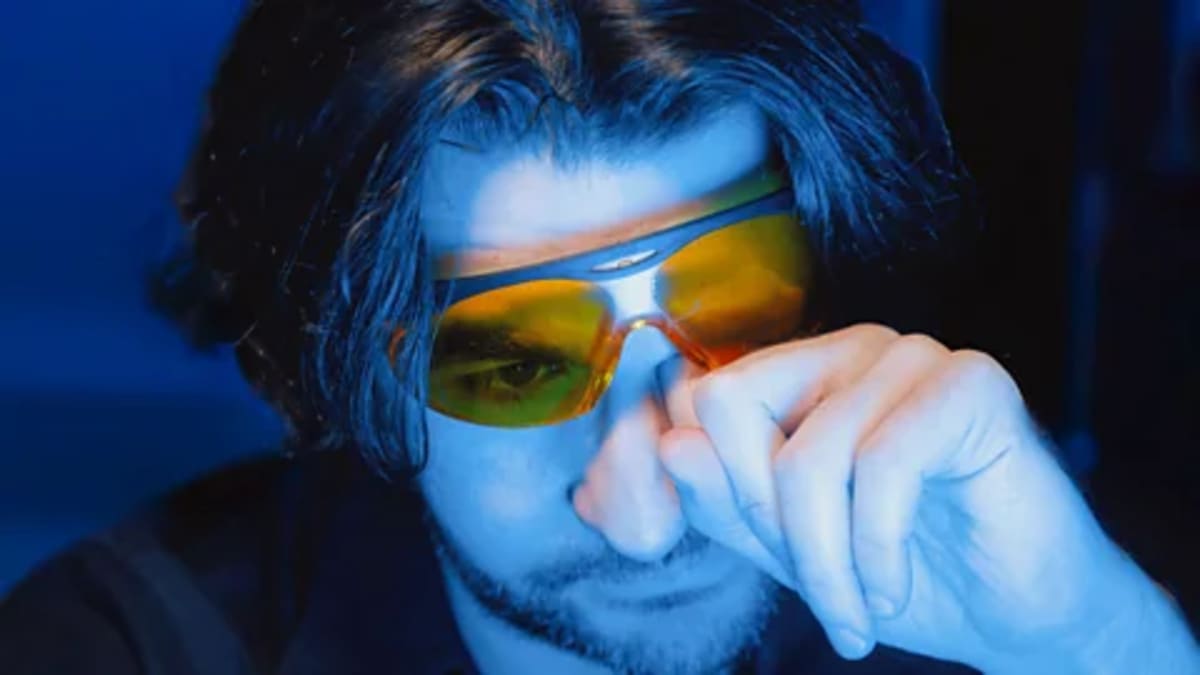 Scientists Say Your Phone Isn't Actually Ruining Your Sleep - Image 3