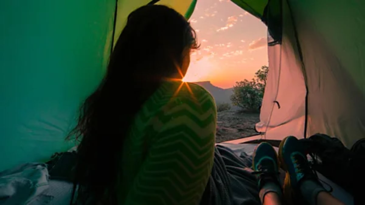 Weekend Camping Resets Your Sleep Clock, Science Confirms - Image 4