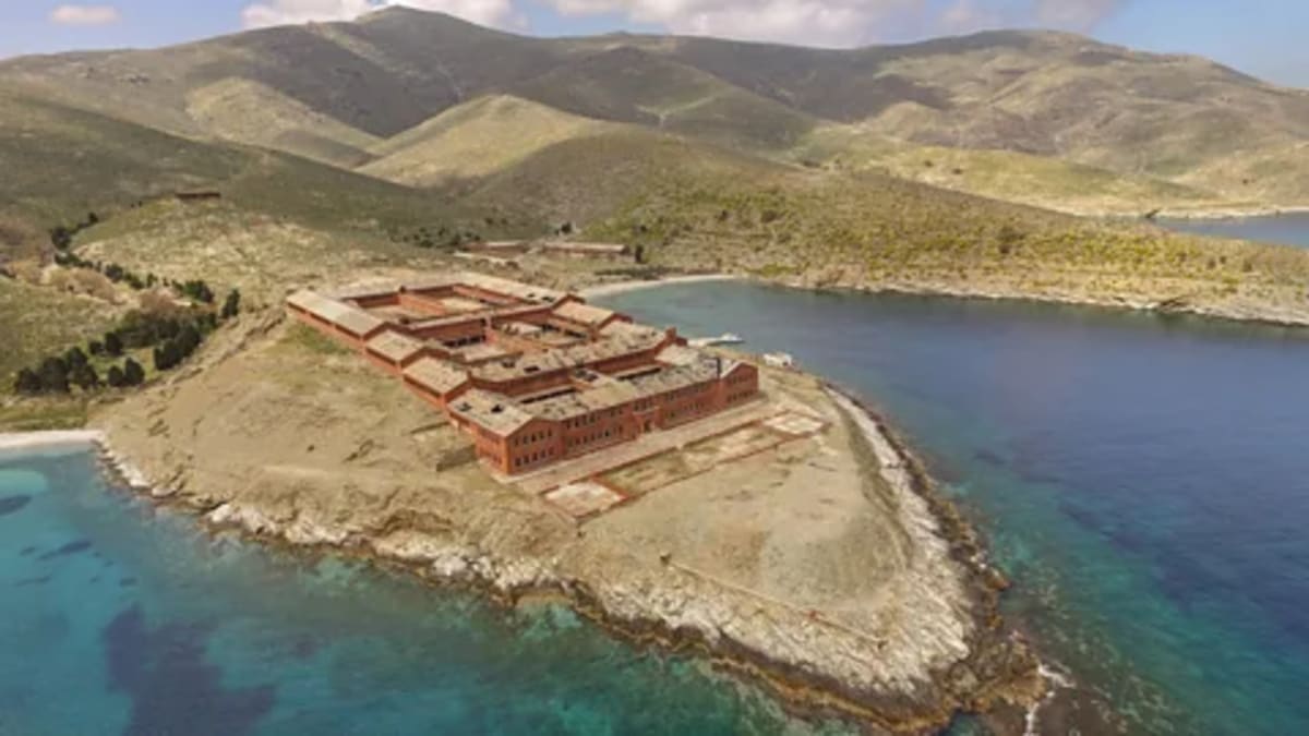 Greek Prison Island Now Shelters 70 Rare Monk Seals - Image 2