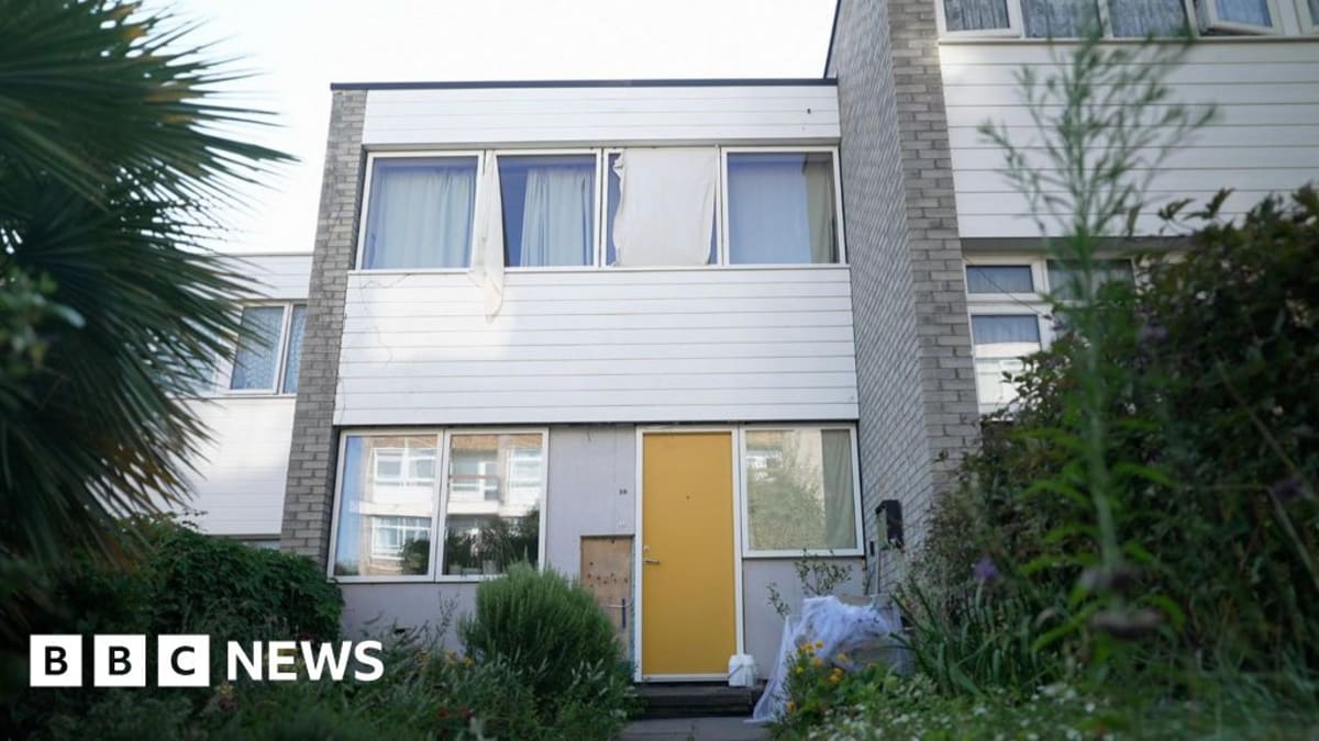 This 1960s London Home Stays 10°C Cooler Without AC