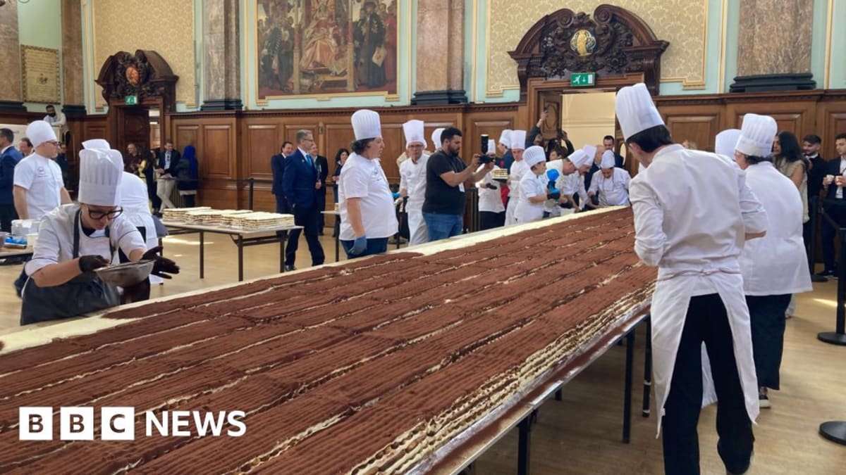 100 Italian Chefs Break Tiramisu Record in London