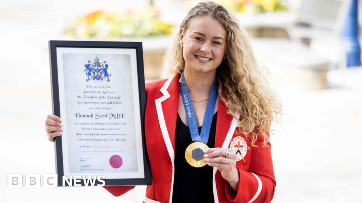 Olympic gold medalist Hannah Scott smiling at ceremony with Bann Rowing Club members