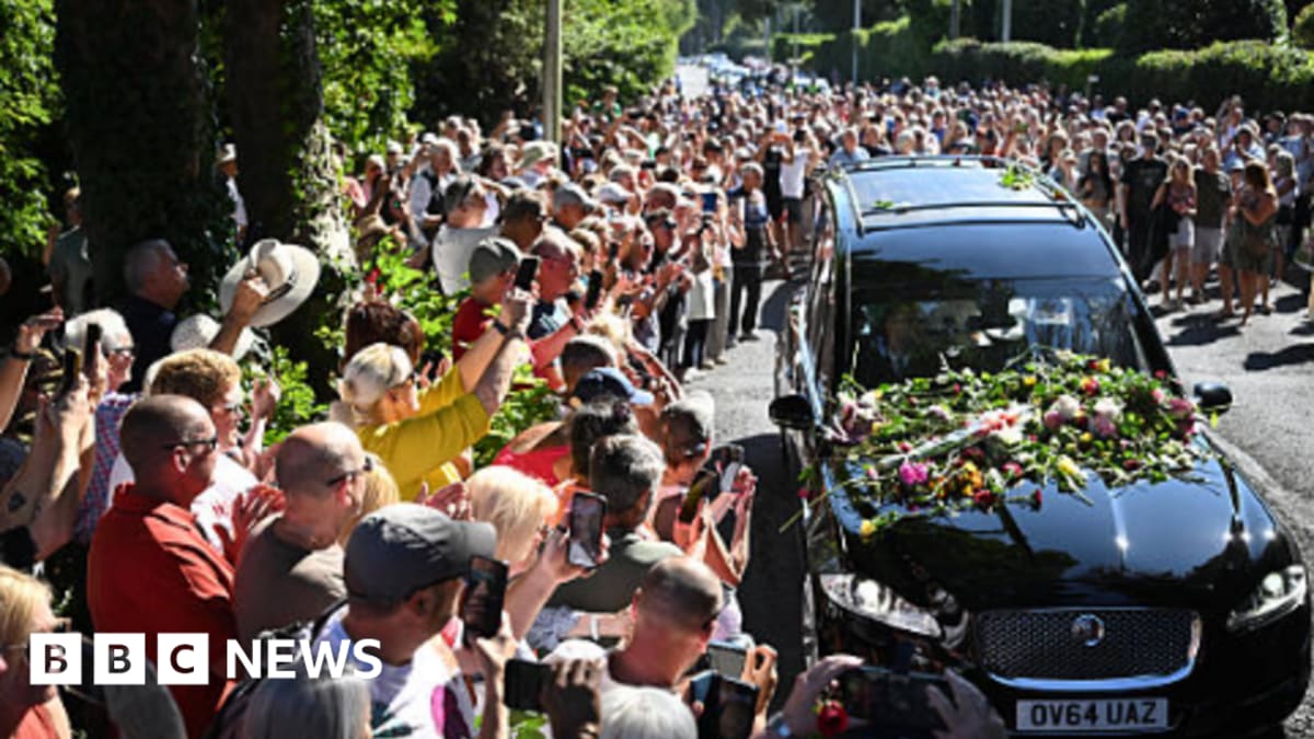Thousands of mourners line the streets of Mumbles, Wales, honoring singer Bonnie Tyler