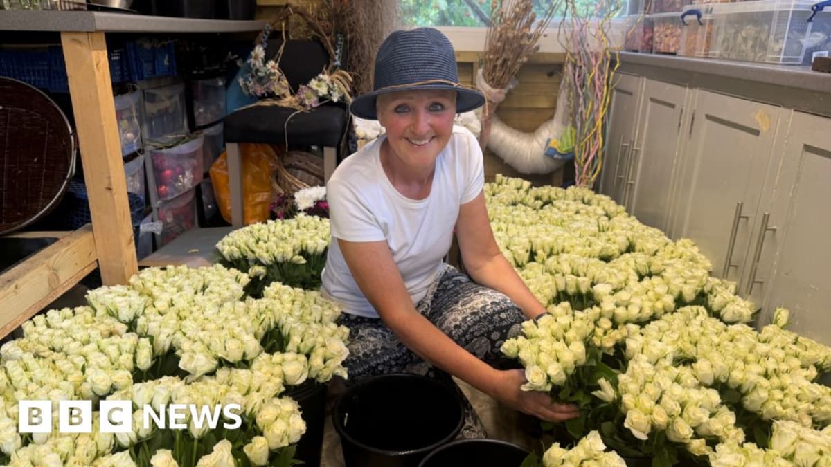 Charity Sells 17,000 Rescued Roses for 25p a Bunch