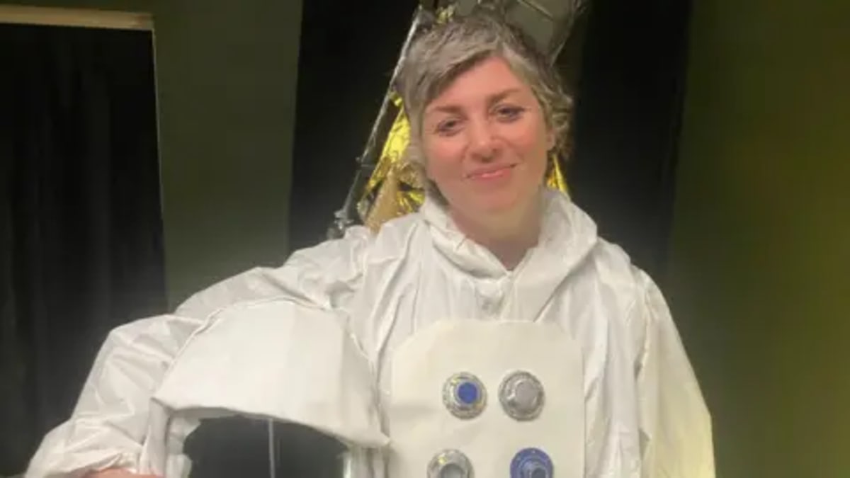 Belfast Artist Gets 44 Women to Walk on the Moon at Home - Image 5